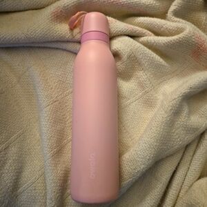 Owala 24 oz twist free sip in rose quartz